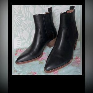 Madewell The Western Leather Ankle Boot in black color Size 6 NWOB